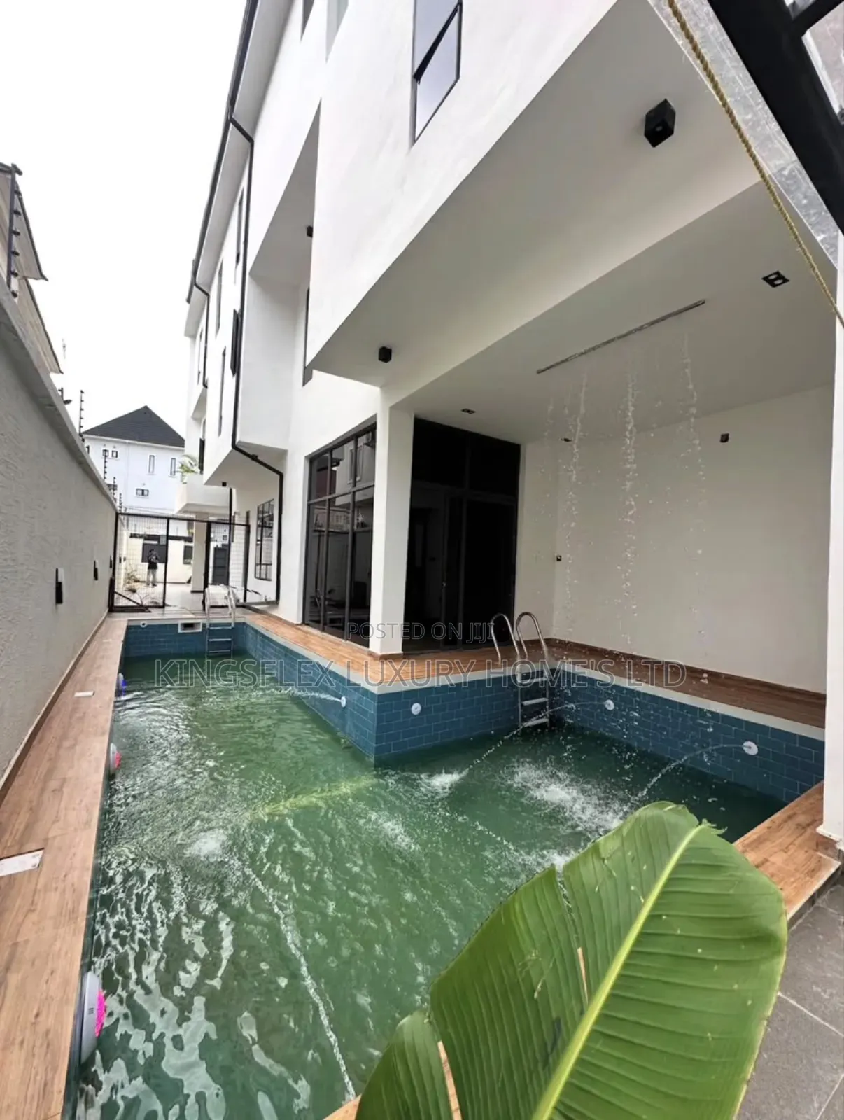 6bdrm Duplex in Estate, Apo Resettlement for sale in Apo Resettlement