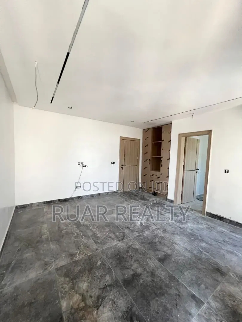 4bdrm Duplex in Lekki Phase 1 for sale in Lekki Phase 1