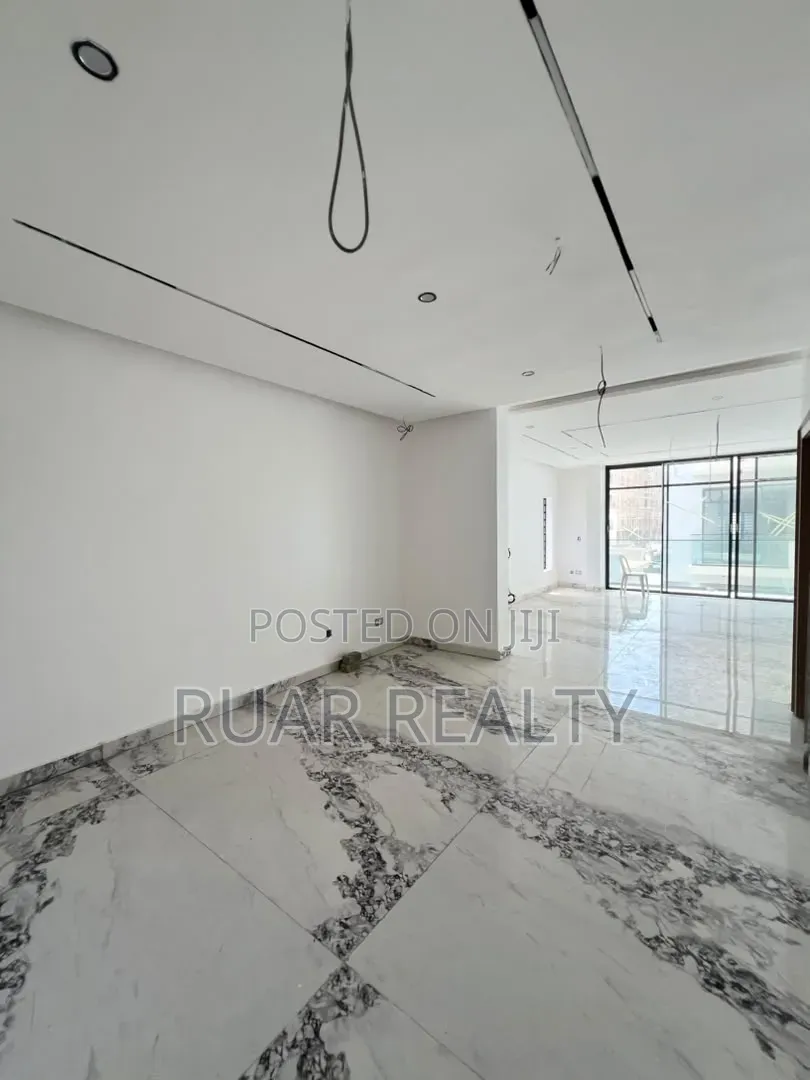 4bdrm Duplex in Lekki Phase 1 for sale in Lekki Phase 1