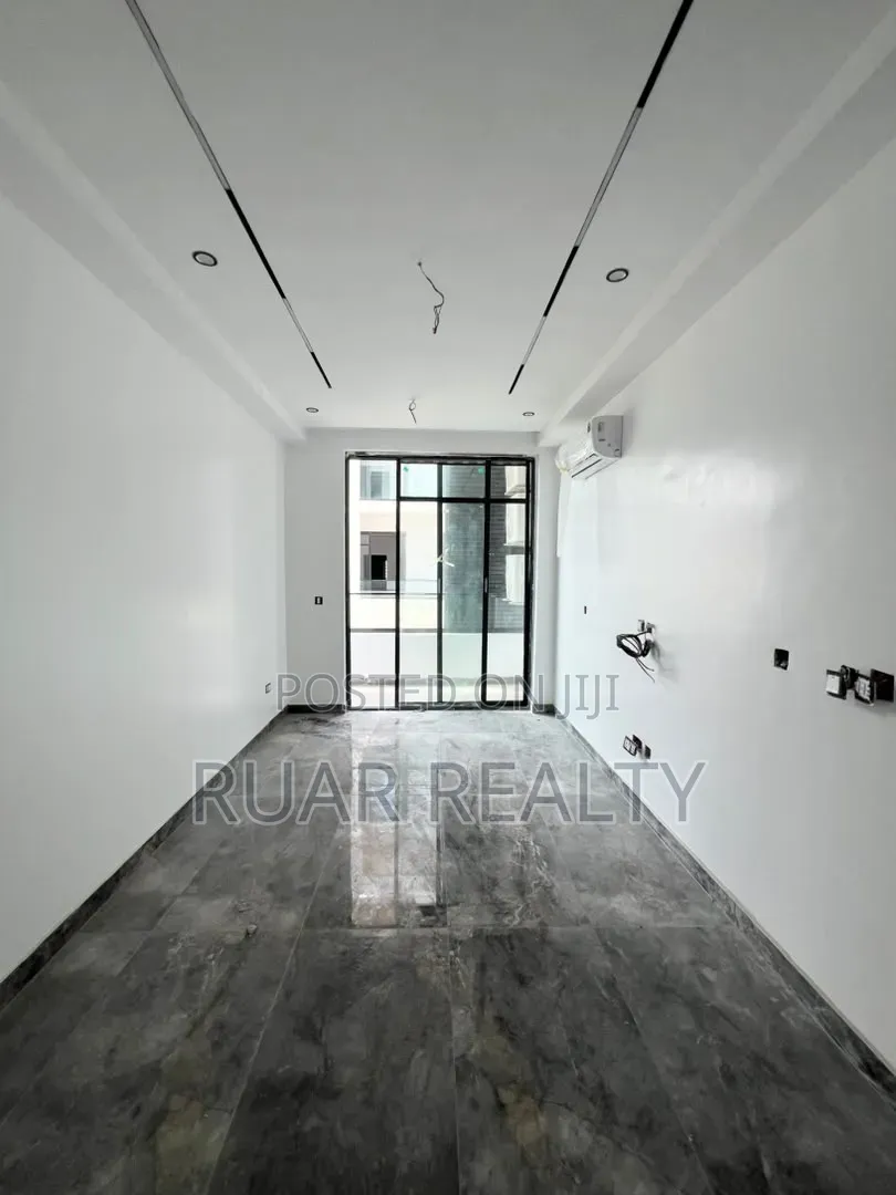 4bdrm Duplex in Lekki Phase 1 for sale in Lekki Phase 1