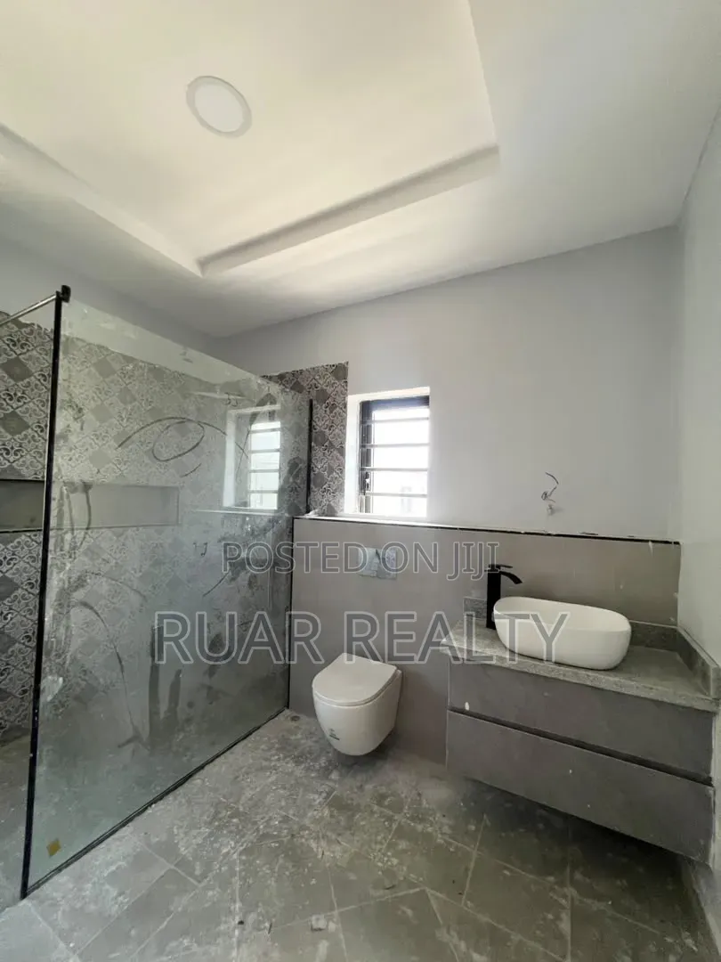 4bdrm Duplex in Lekki Phase 1 for sale in Lekki Phase 1