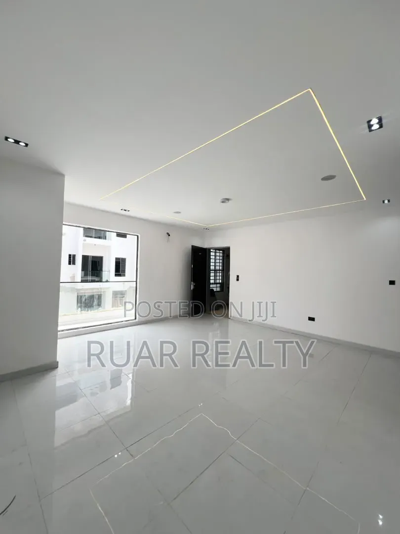 2bdrm Apartment in Lekki Expressway for sale in Lekki Expressway
