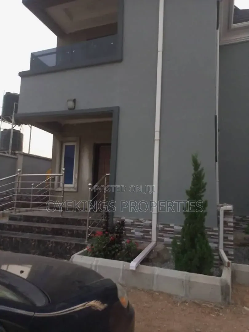 5bdrm Duplex in Ireakari Estate, Oluyole for sale in Oluyole