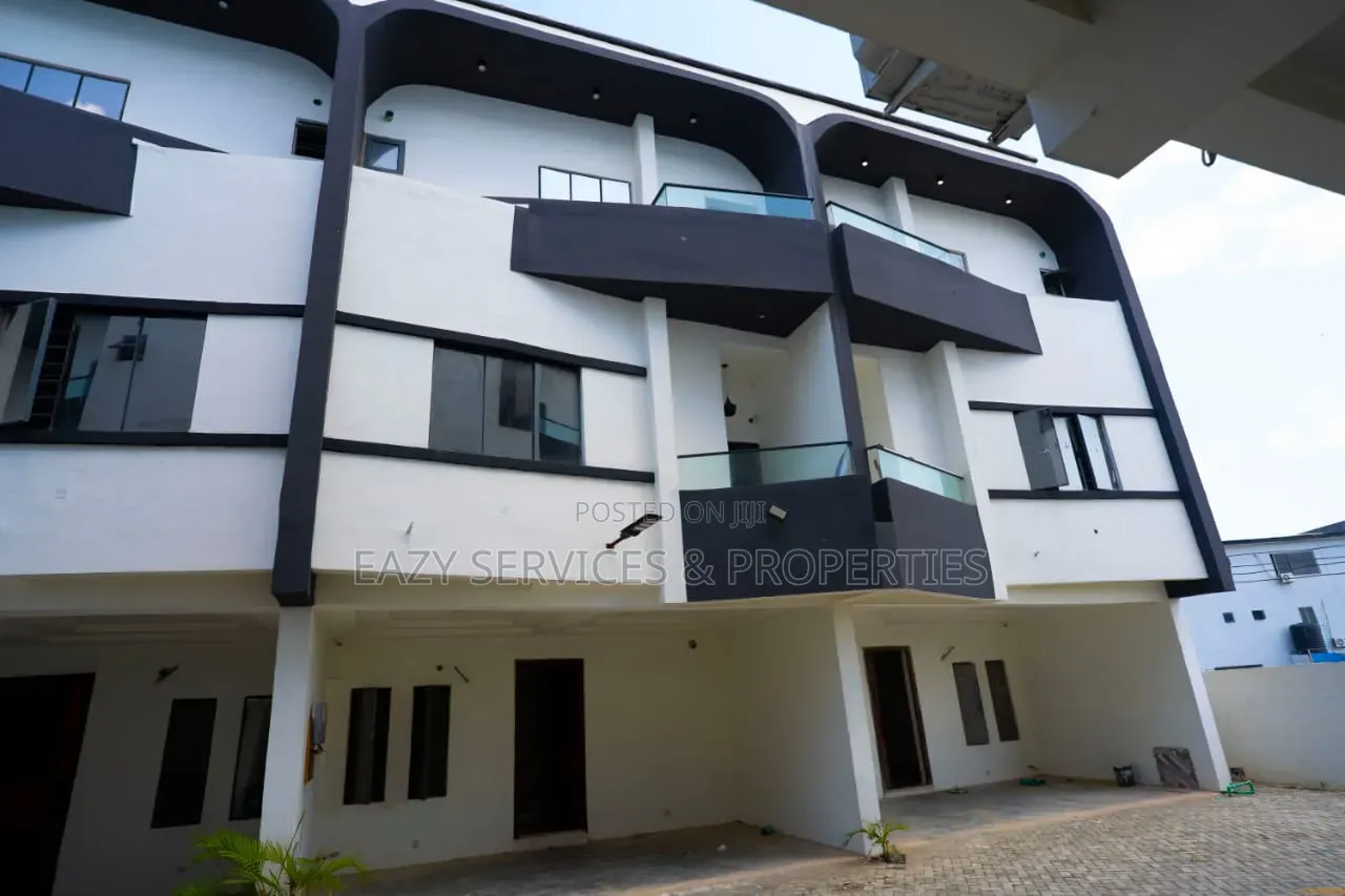4bdrm Duplex in Gated And Secured, Chevron for sale in Chevron