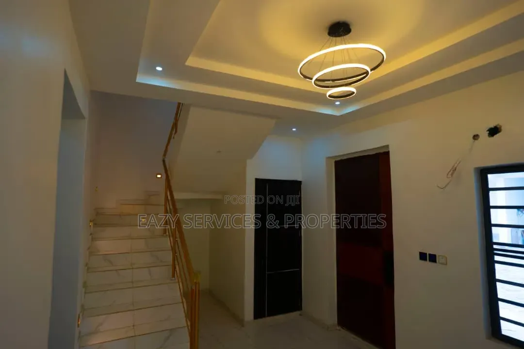 4bdrm Duplex in Gated And Secured, Chevron for sale in Chevron