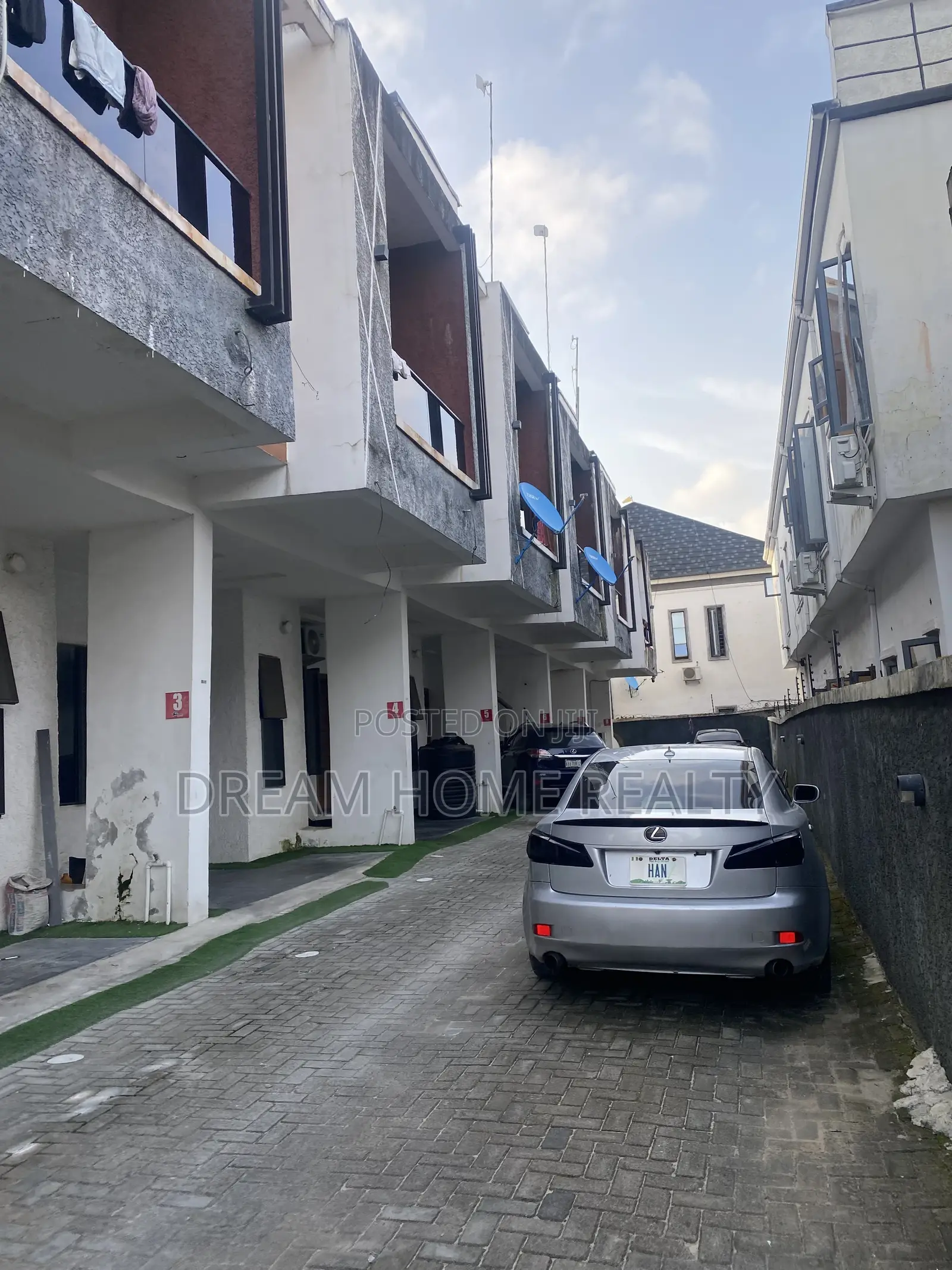 3bdrm Duplex in Ikota for rent in Ikota