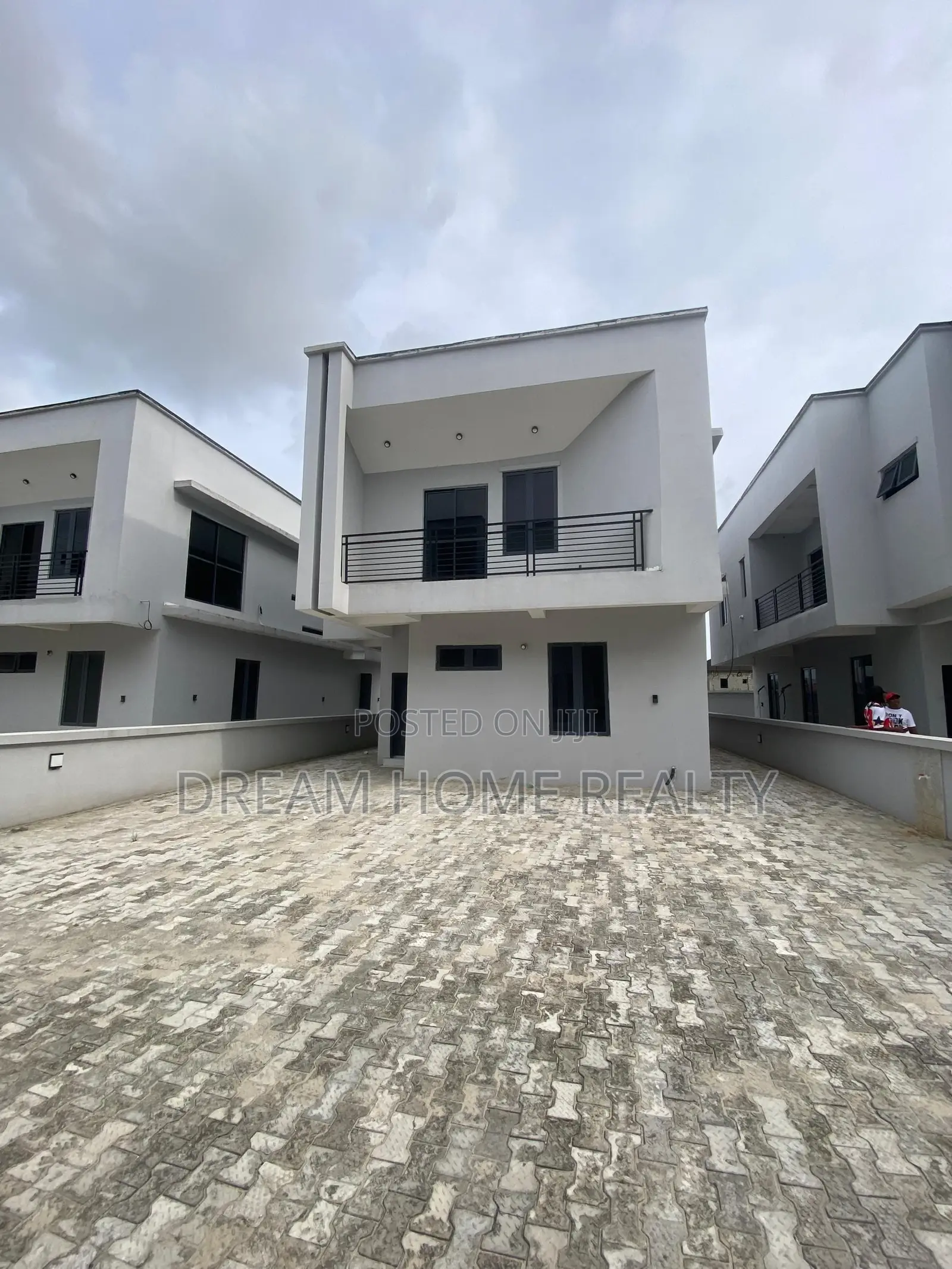 4bdrm Duplex in Ikota for rent in Ikota