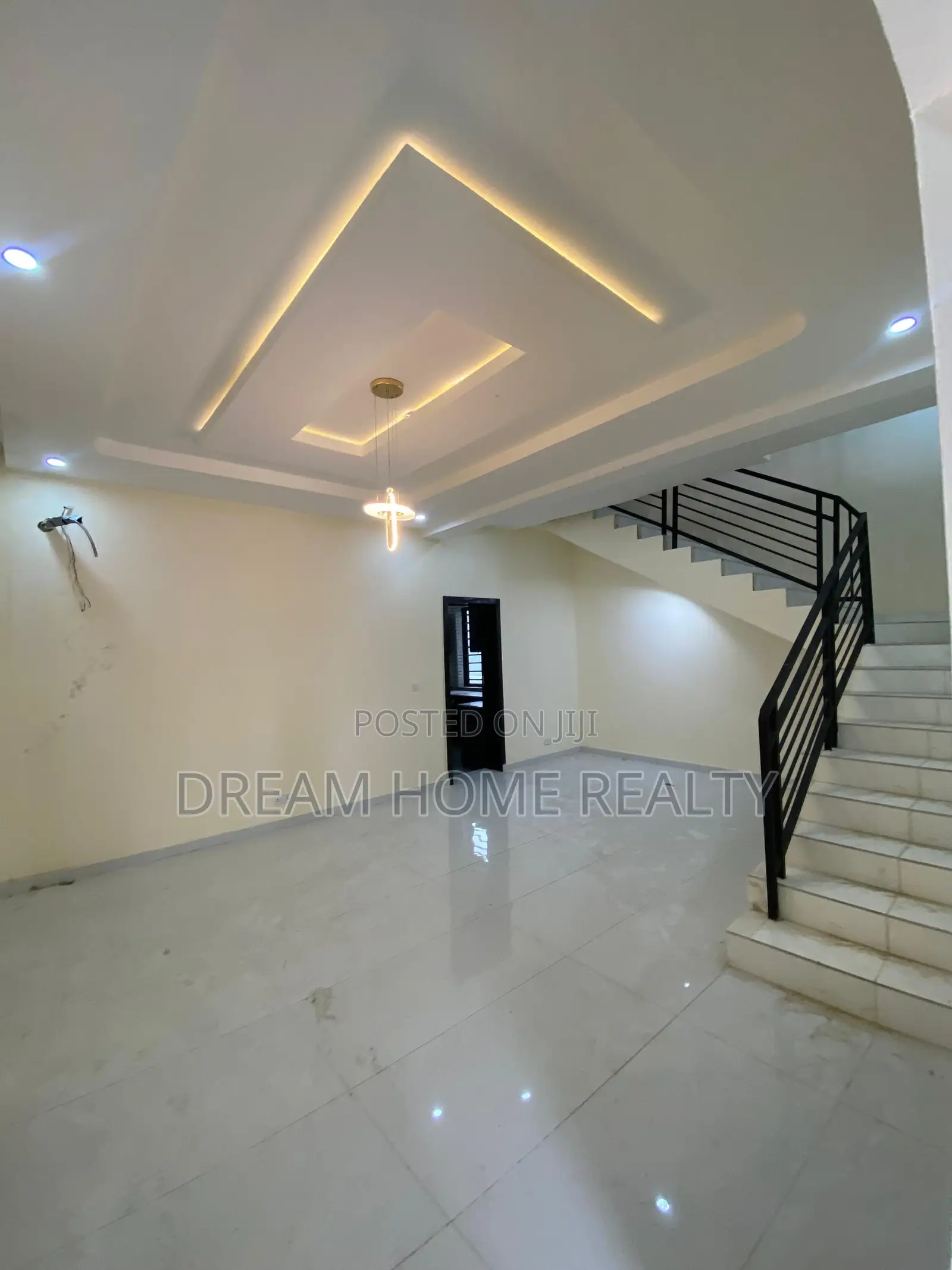 4bdrm Duplex in Ikota for rent in Ikota