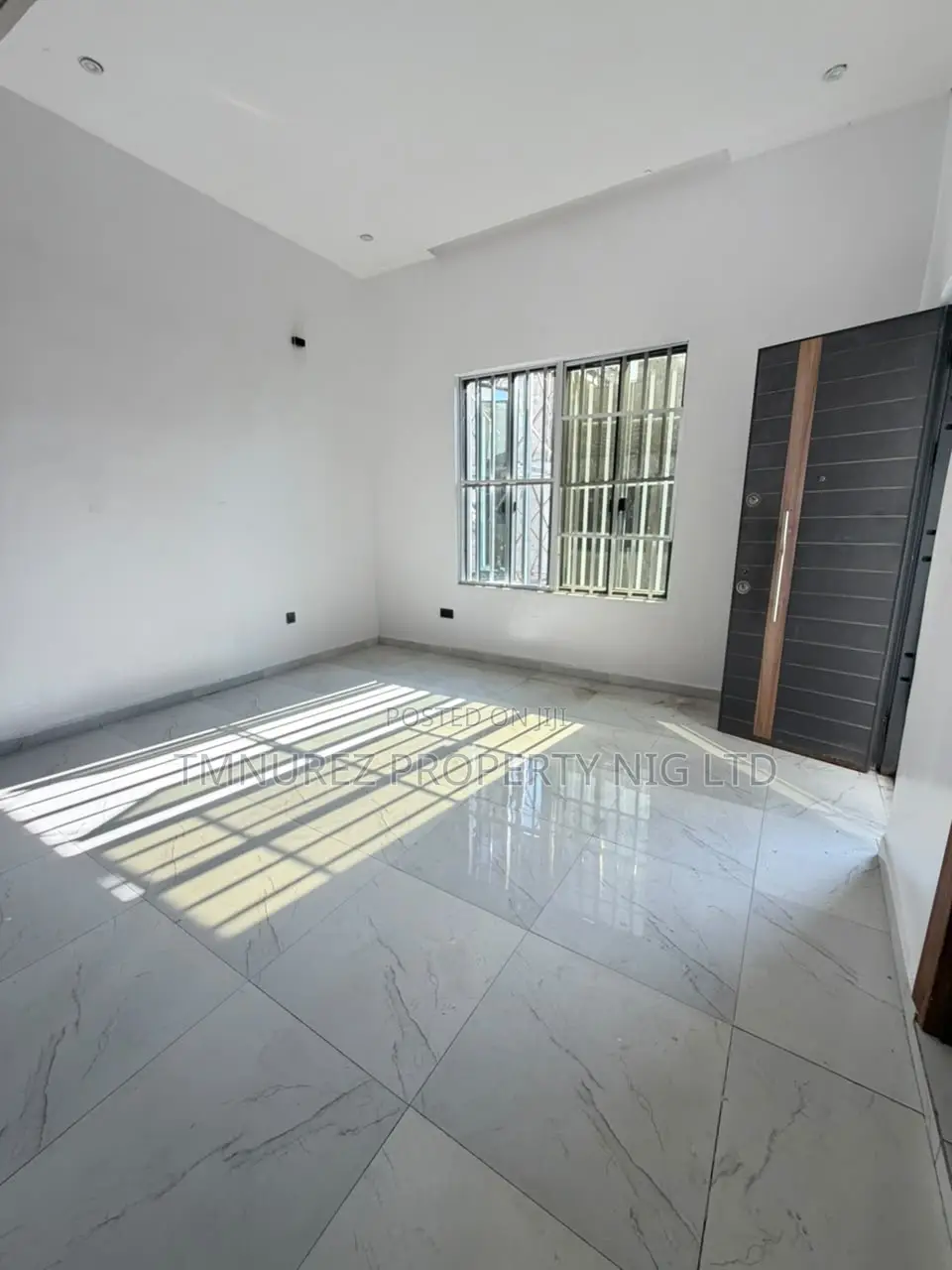 1bdrm Apartment in New Road Opposite for rent in Chevron