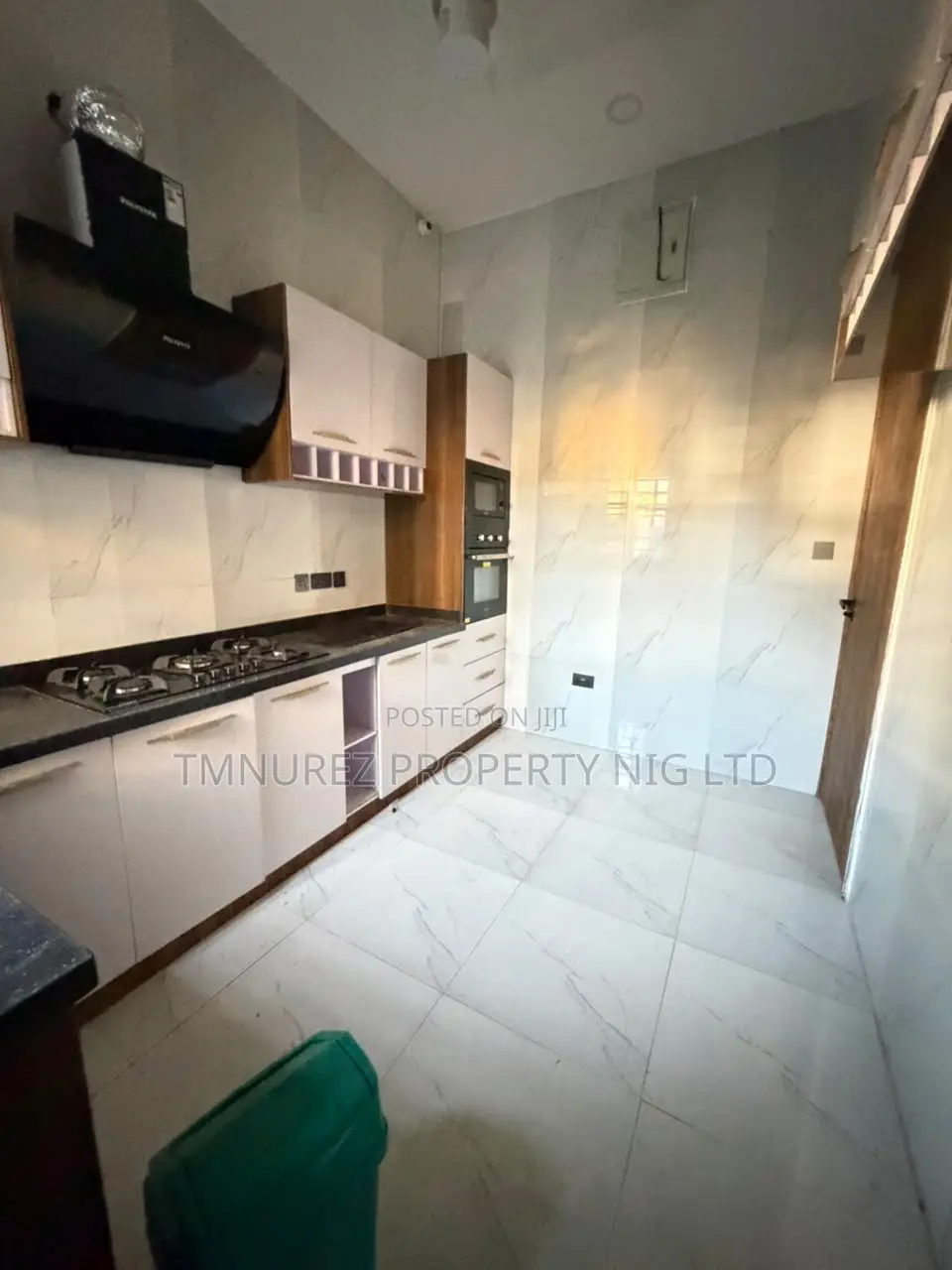 1bdrm Apartment in New Road Opposite for rent in Chevron