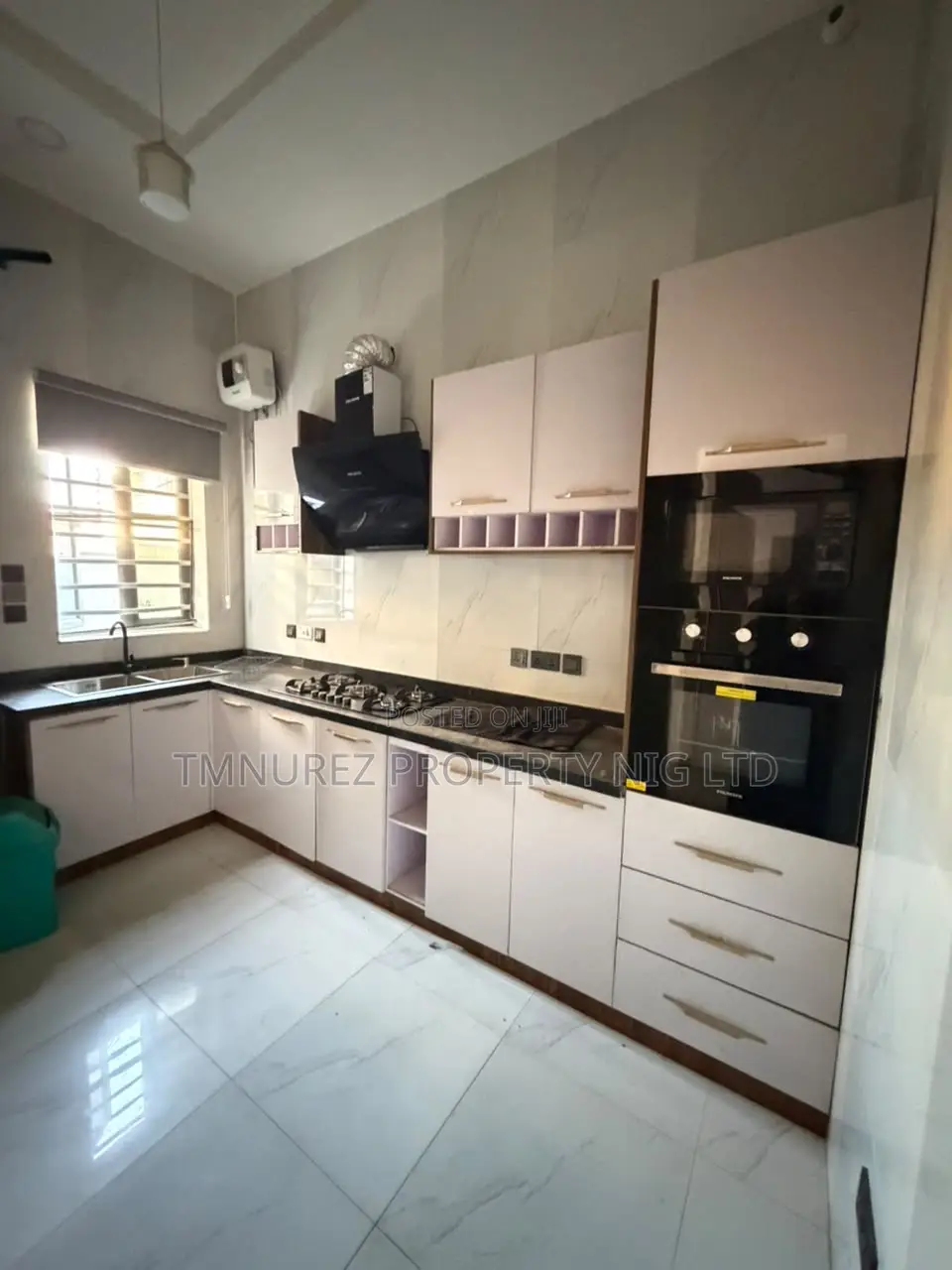 1bdrm Apartment in New Road Opposite for rent in Chevron