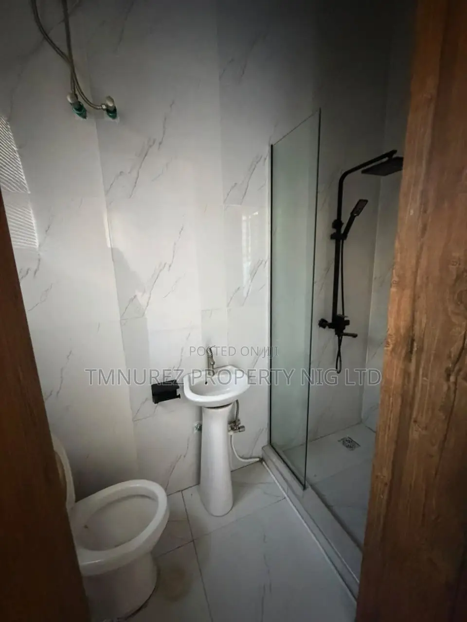 1bdrm Apartment in New Road Opposite for rent in Chevron