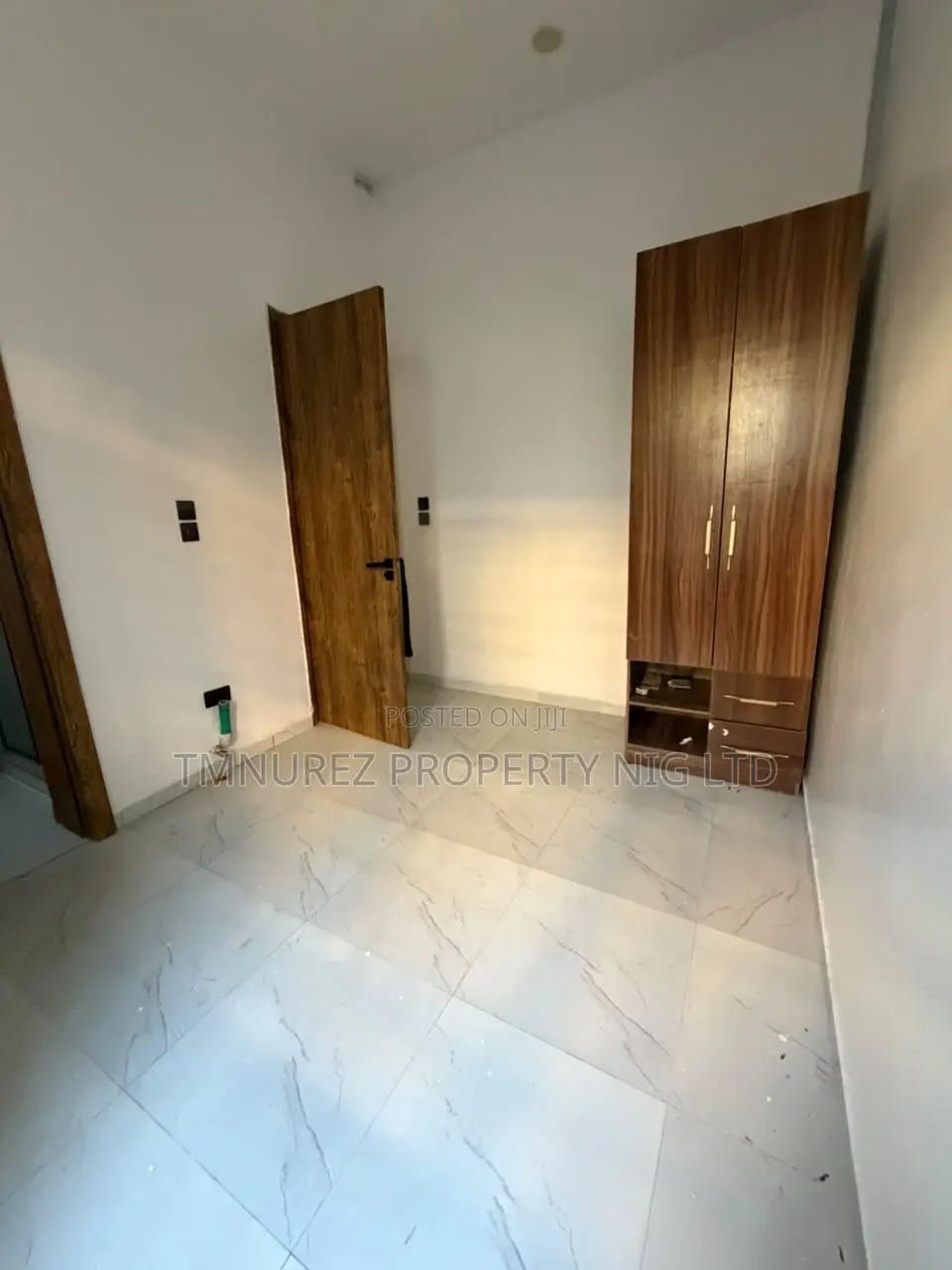1bdrm Apartment in New Road Opposite for rent in Chevron