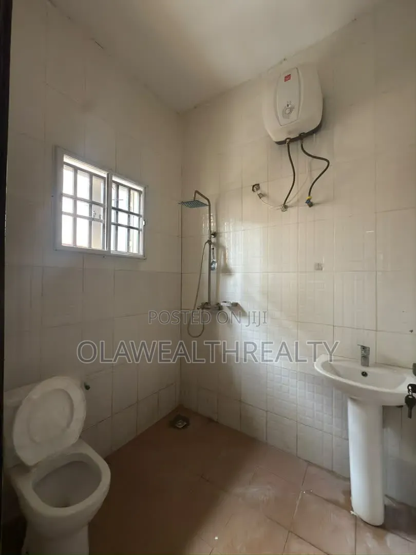 3bdrm Block of Flats in Akobo for rent in Akobo