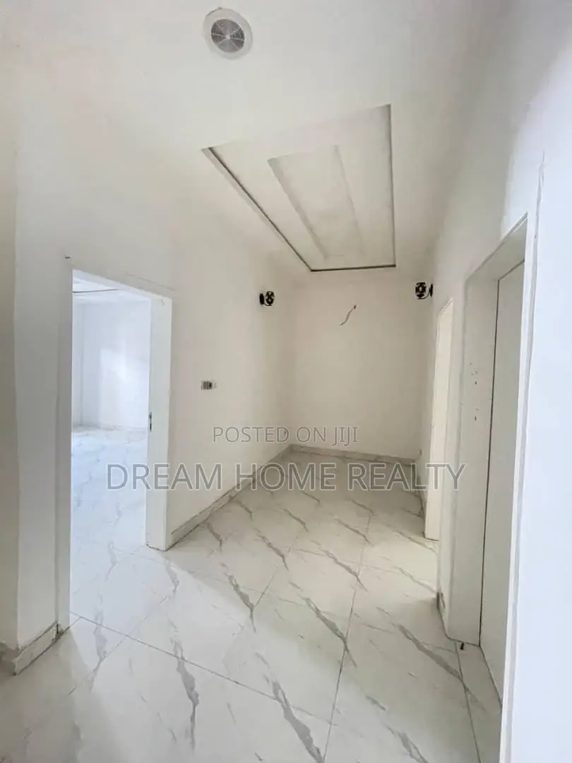 4bdrm Duplex in Ikota for sale in Ikota
