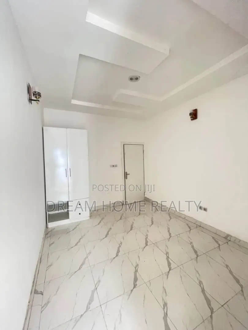 4bdrm Duplex in Ikota for sale in Ikota
