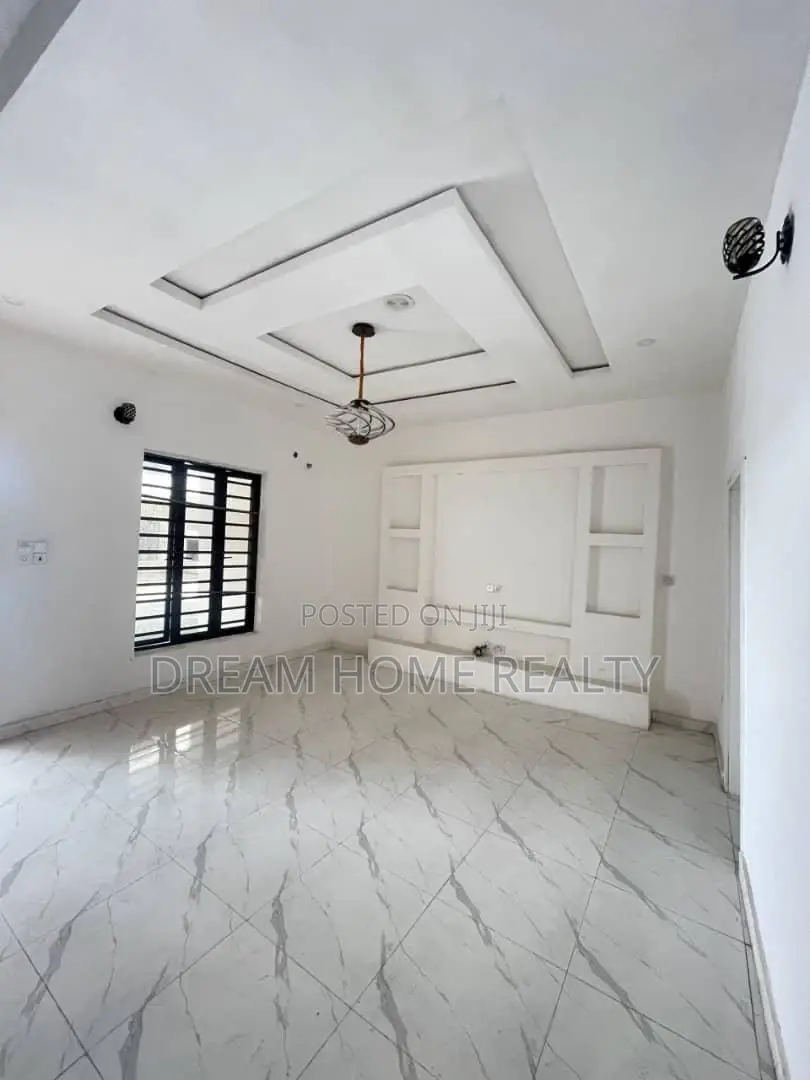 4bdrm Duplex in Ikota for sale in Ikota