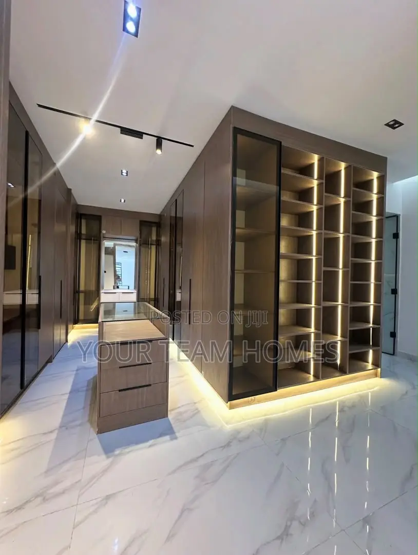 6bdrm Duplex in Apo for sale in Apo Resettlement