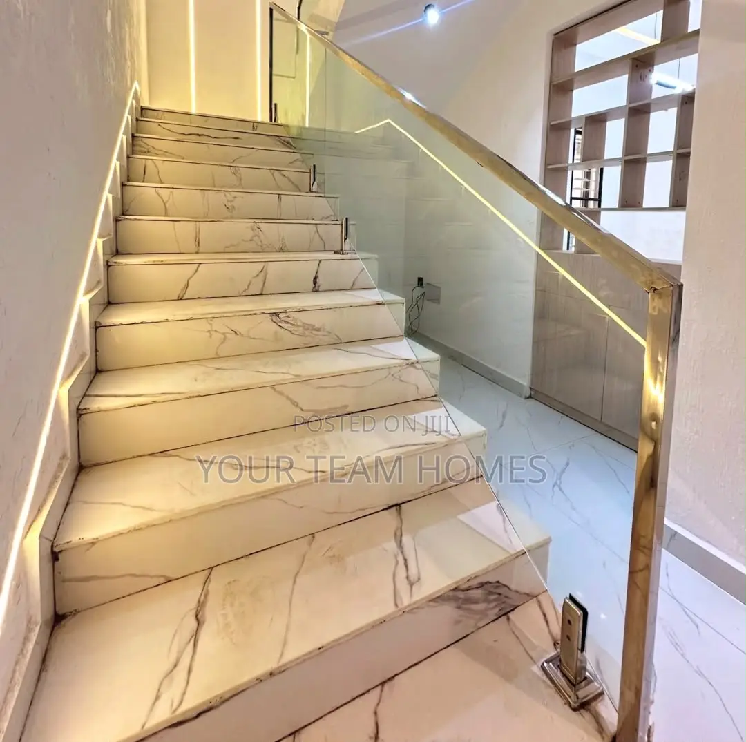 5bdrm Duplex in Apo for sale in Apo Resettlement