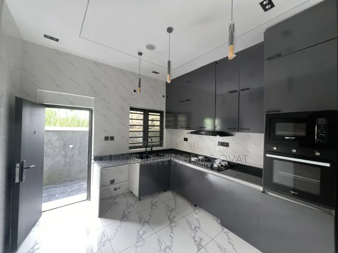4bdrm Duplex in Lekki Palm City for sale in Lekki Expressway