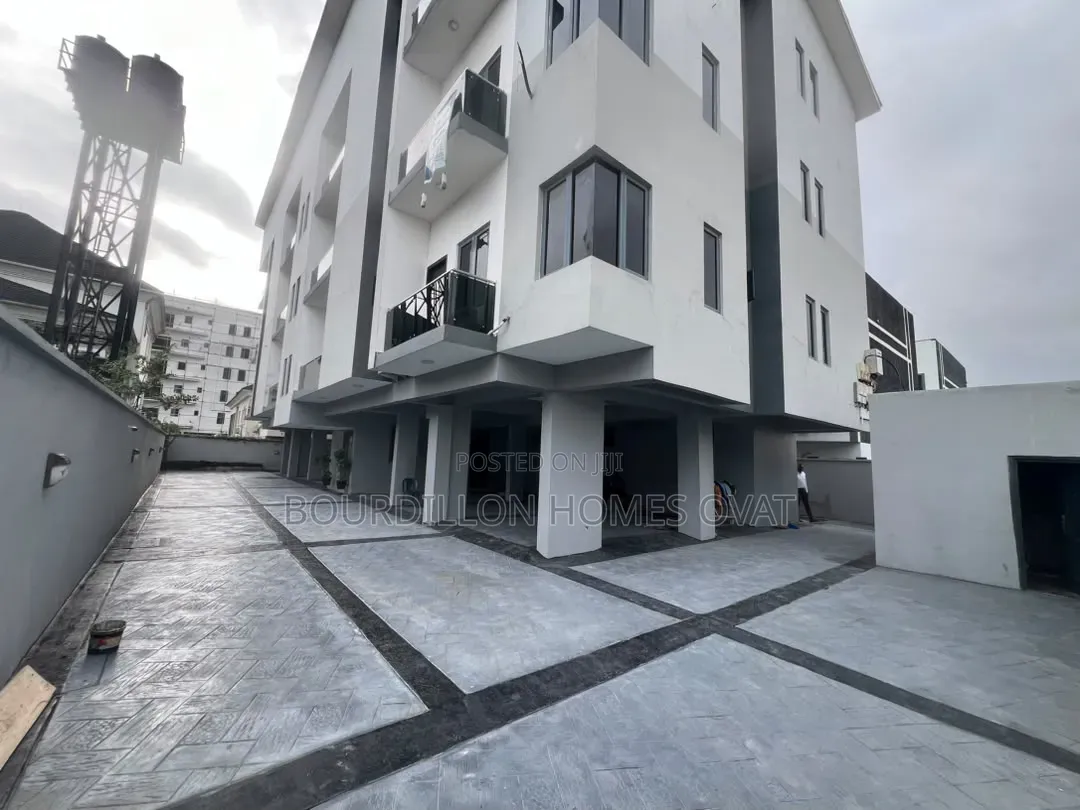 4bdrm Apartment in Off Freedom Way for sale in Lekki Phase 1