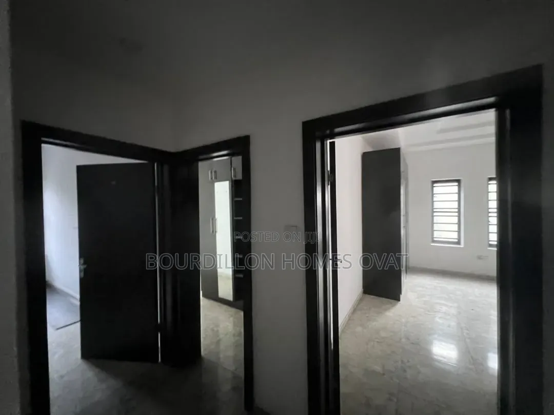 4bdrm Apartment in Off Freedom Way for sale in Lekki Phase 1