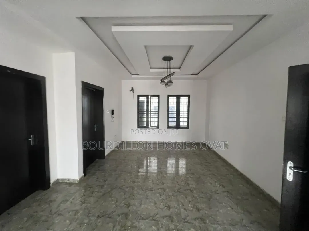 4bdrm Apartment in Off Freedom Way for sale in Lekki Phase 1