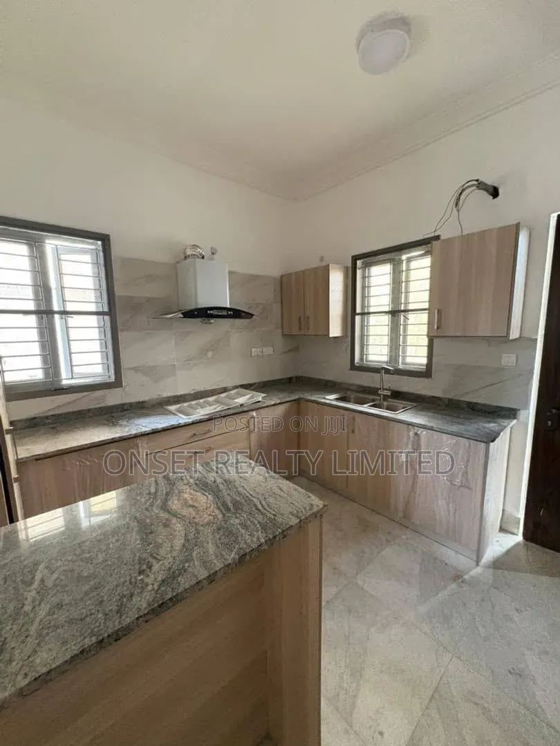2bdrm Block of Flats in Bashorun Estate, Sangotedo for rent in Sangotedo