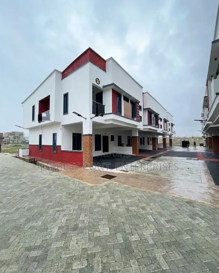 4bdrm Duplex in Orchid Road Estate, Chevron for sale in Chevron