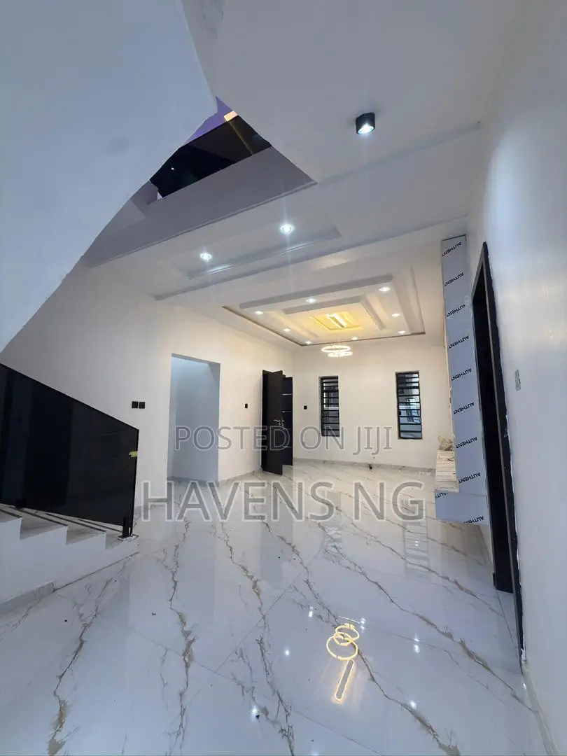 4bdrm Penthouse in Old Bodija for sale in Old Bodija