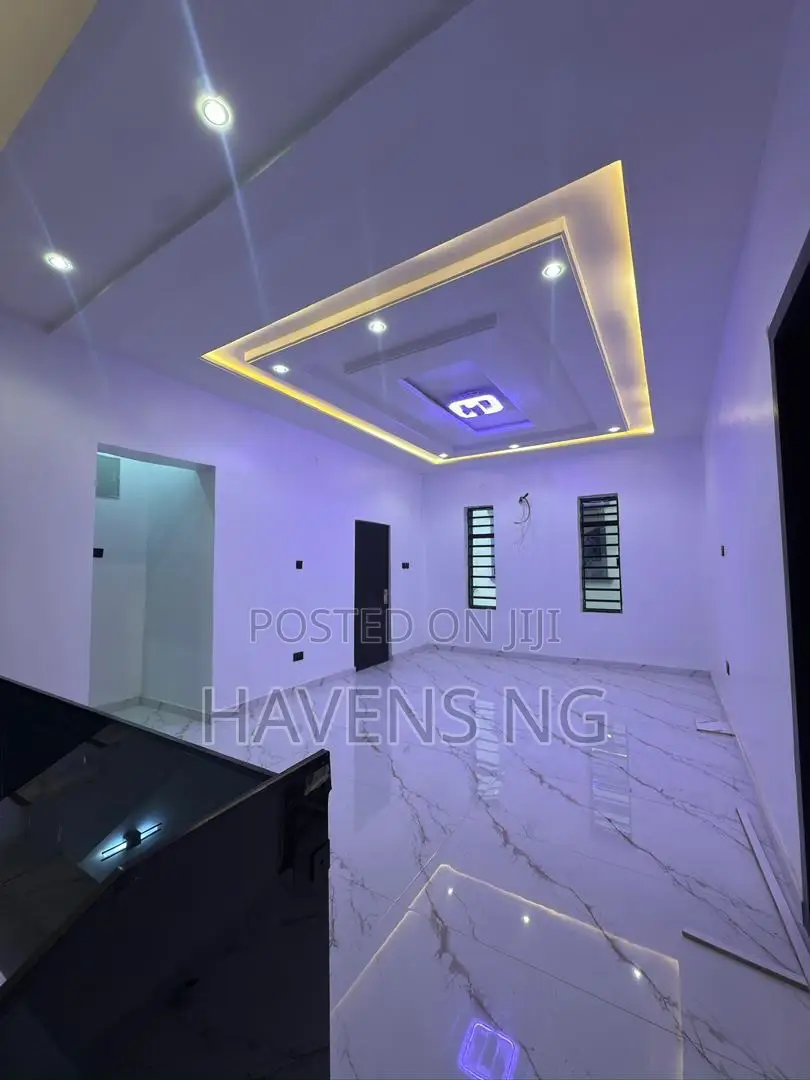 4bdrm Penthouse in Old Bodija for sale in Old Bodija