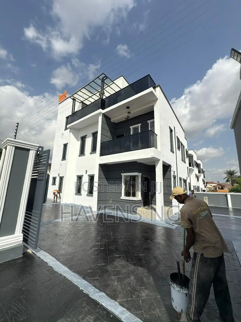 4bdrm Penthouse in Old Bodija for sale in Old Bodija