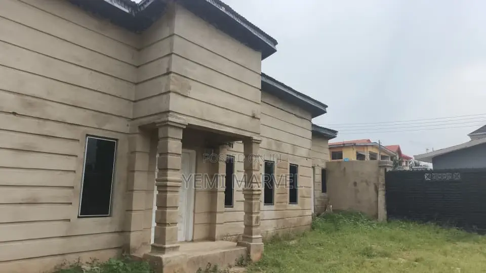 1bdrm Bungalow in Johnson Awe, Oluyole for sale in Oluyole Estate
