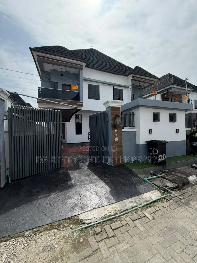 4bdrm Duplex in Chevron Estate for sale in Abraham Adesanya Estate
