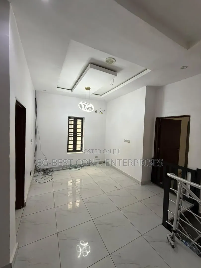 4bdrm Duplex in Chevron Estate for sale in Abraham Adesanya Estate