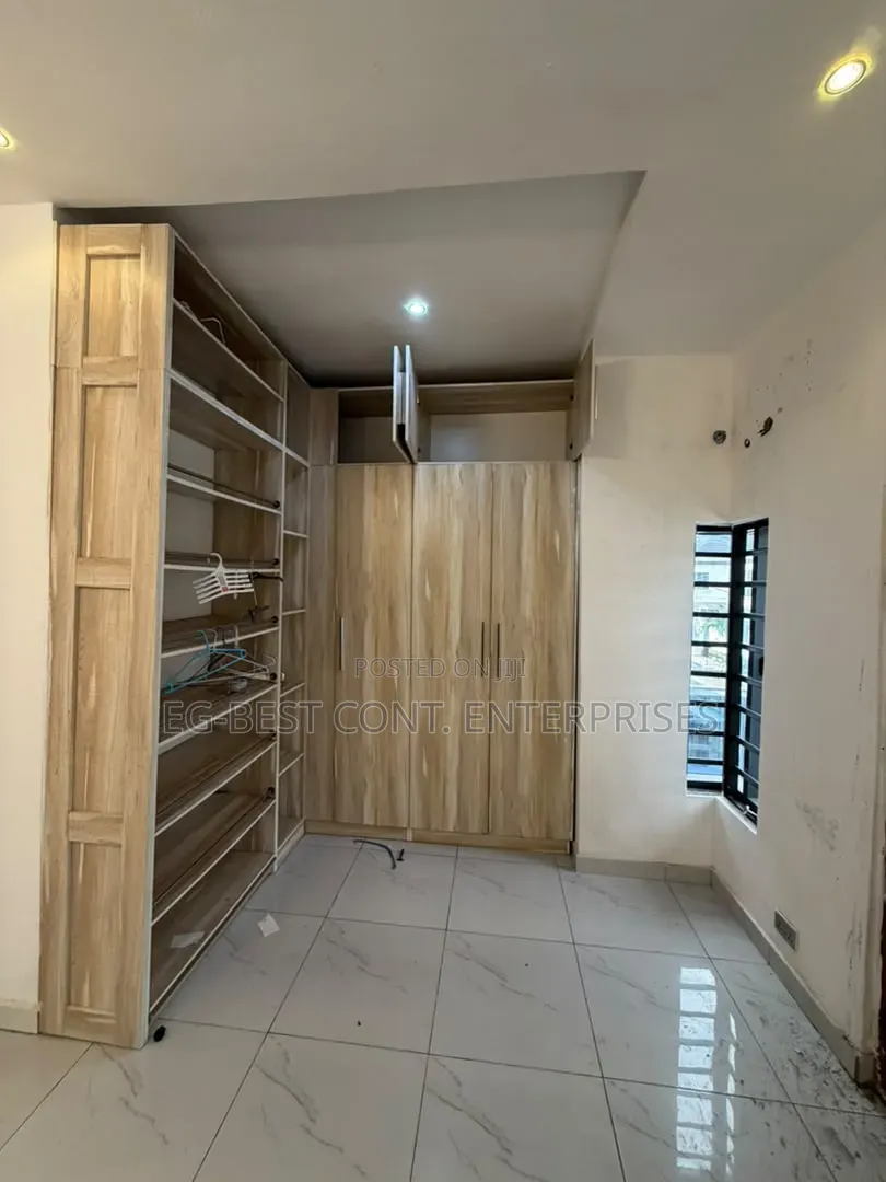 4bdrm Duplex in Chevron Estate for sale in Abraham Adesanya Estate
