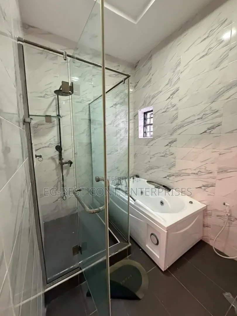 4bdrm Duplex in Chevron Estate for sale in Abraham Adesanya Estate