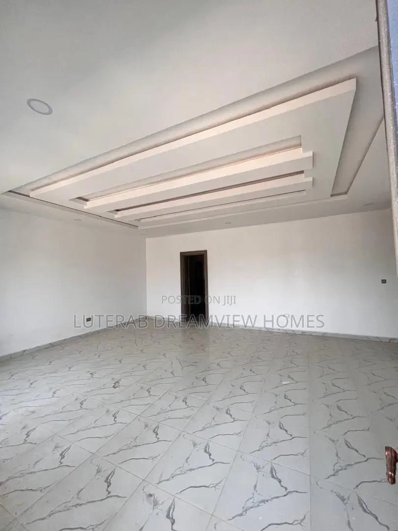 3bdrm Block of Flats in Wuye Main for sale in Wuye
