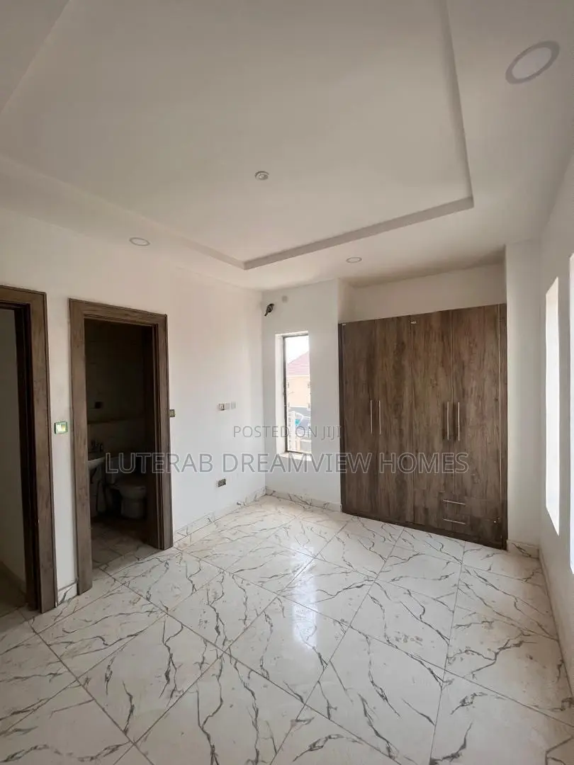 3bdrm Block of Flats in Wuye Main for sale in Wuye