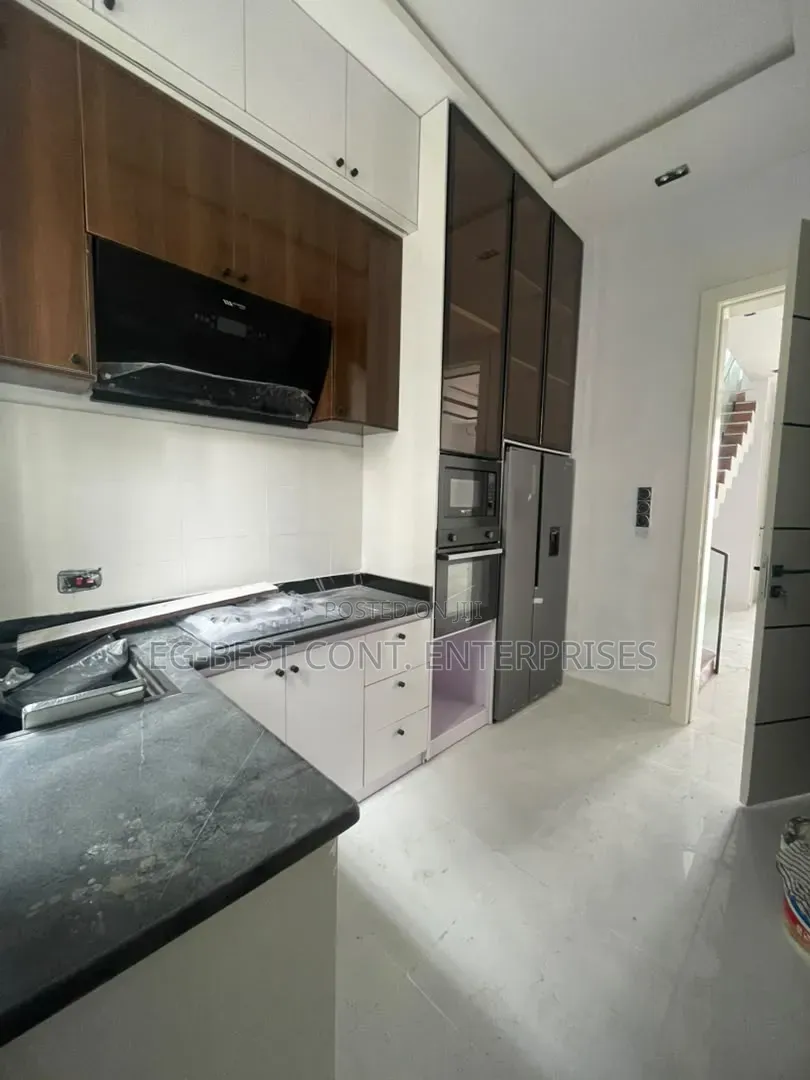 4bdrm Duplex in Ikota for sale in Ikota