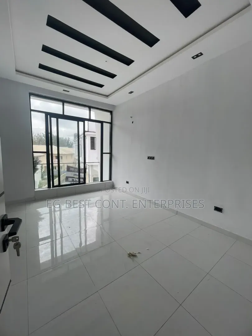 4bdrm Duplex in Ikota for sale in Ikota