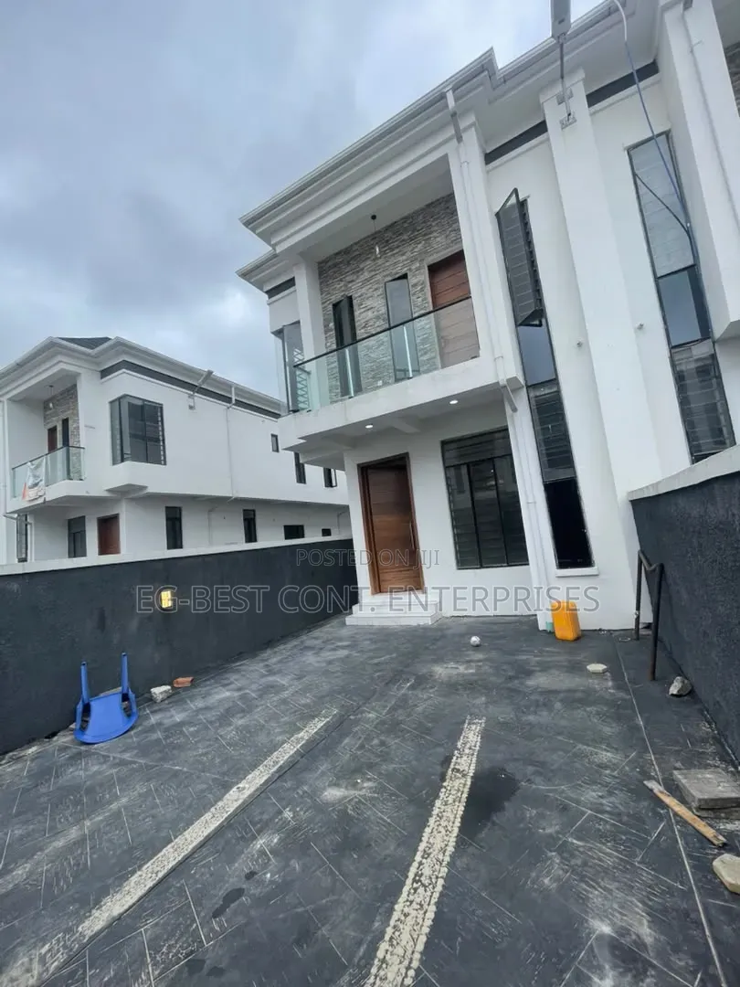 4bdrm Duplex in Ikota for rent in Ikota