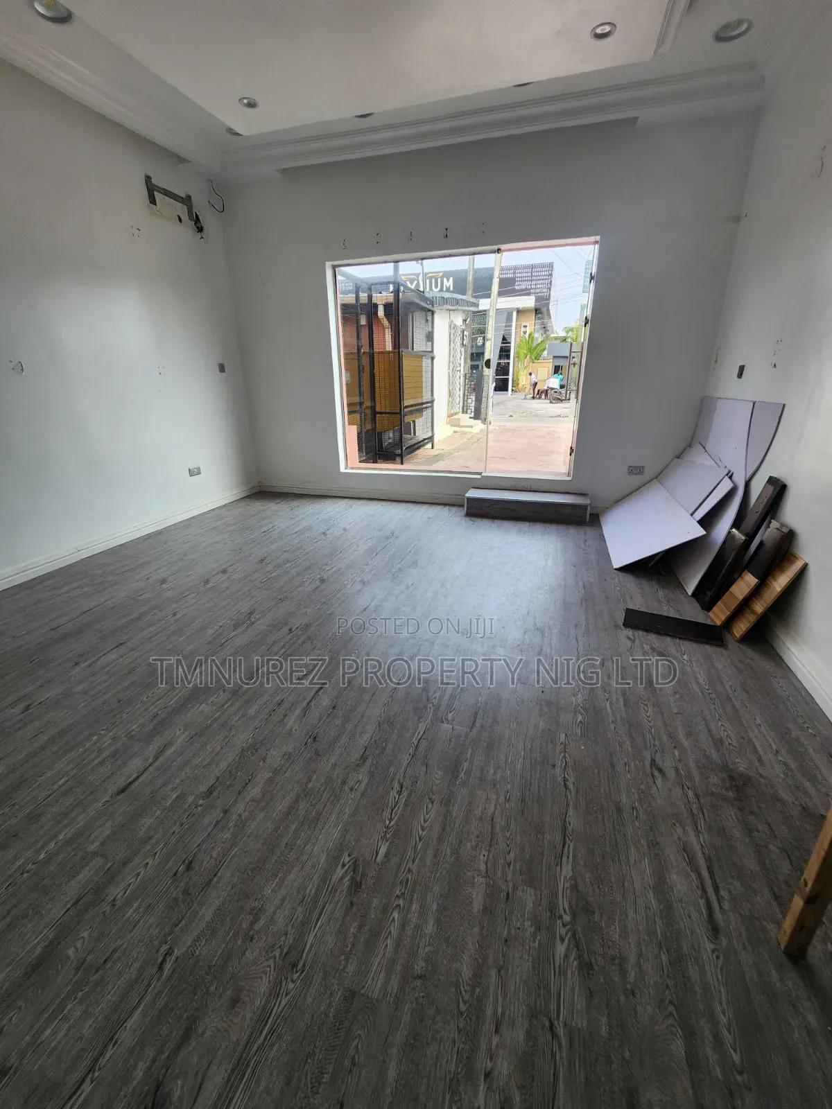 Groundfloor Shop for Rent Lekki Phase1 in Osapa london
