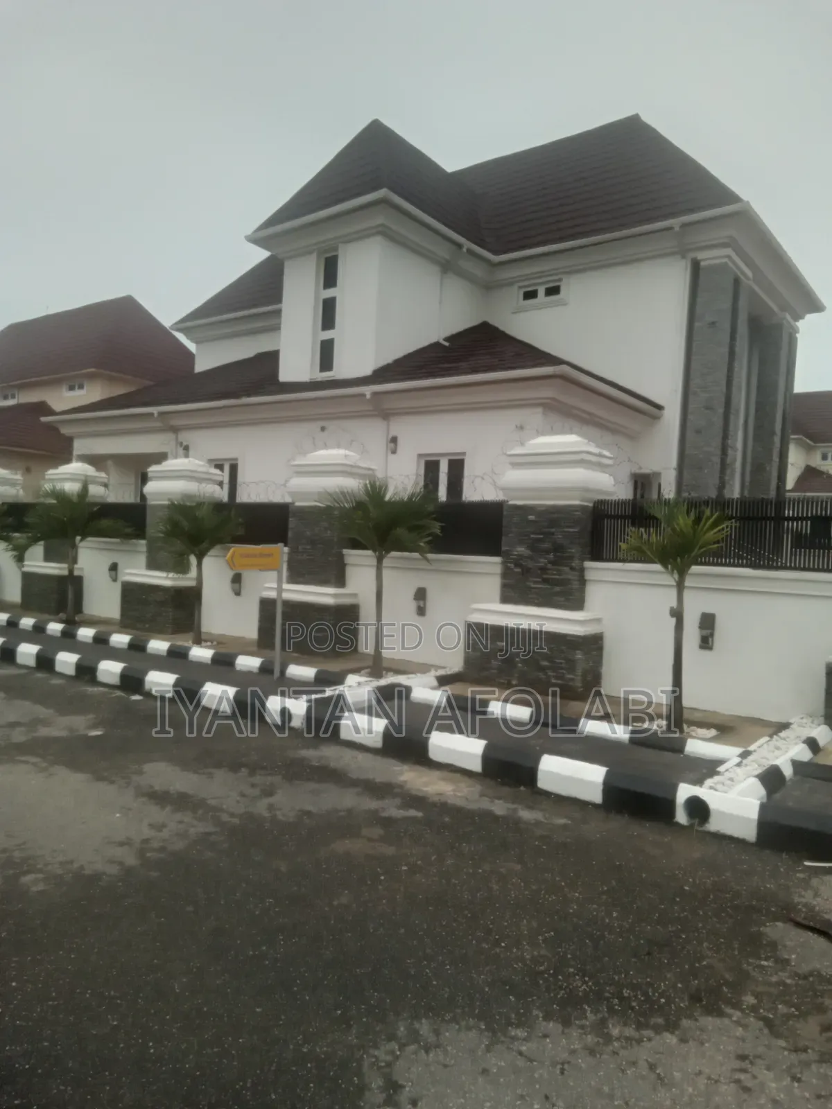 7bdrm Duplex in River Park Estate, FHA for sale in FHA