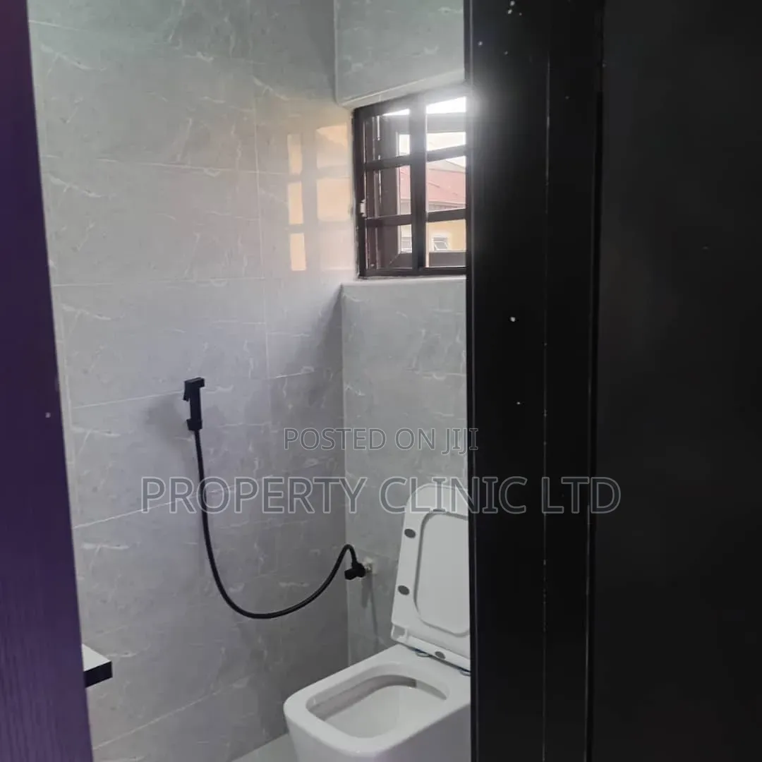 3bdrm Block of Flats in Soluyi for sale in Soluyi