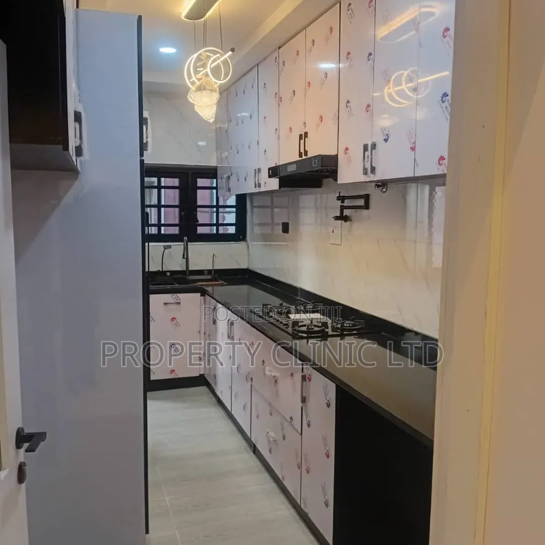 3bdrm Block of Flats in Soluyi for sale in Soluyi