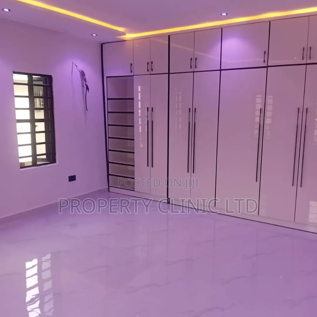 3bdrm Block of Flats in Soluyi for sale in Soluyi