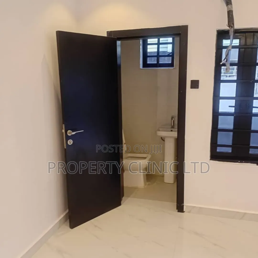 3bdrm Block of Flats in Soluyi for sale in Soluyi