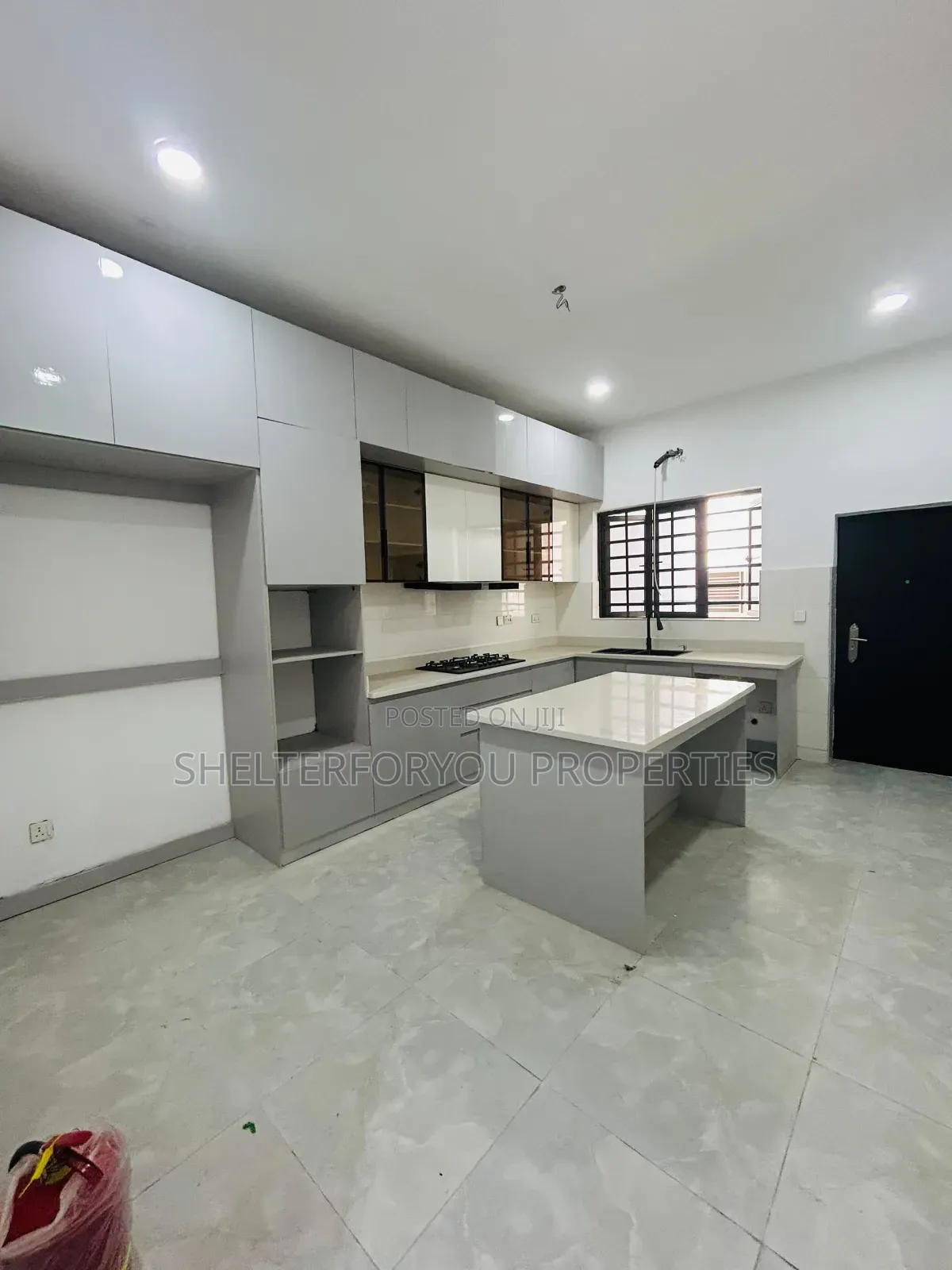 3bdrm Apartment in Ikate for sale in Ikate