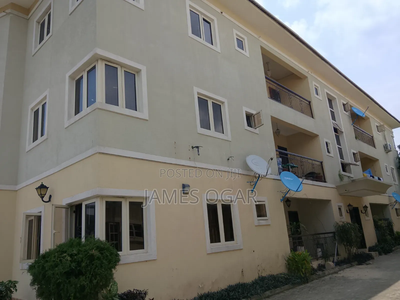 3bdrm Block of Flats in Mobil Road, Off Lekki-Epe Expressway for rent in Off Lekki-Epe Expressway